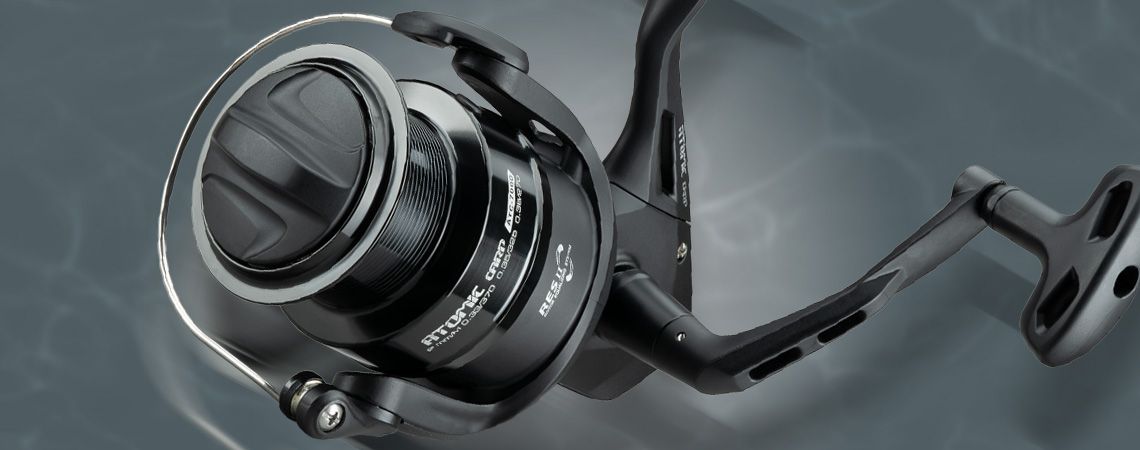 ATOMIC CARP SPINNING REEL - Okuma Atomic Carp Spinning Reel -Suitable for carp fishing-Corrosion resistant graphite body and rotor-Multi-stop anti-reverse system